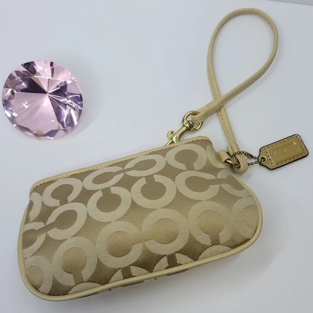 COACH WOMEN SIGNATURE WRISTLET TAN